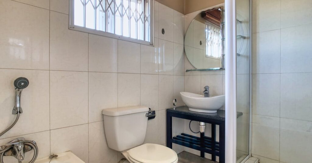 排水口を分解して重曹とクエン酸で掃除している様子の写真