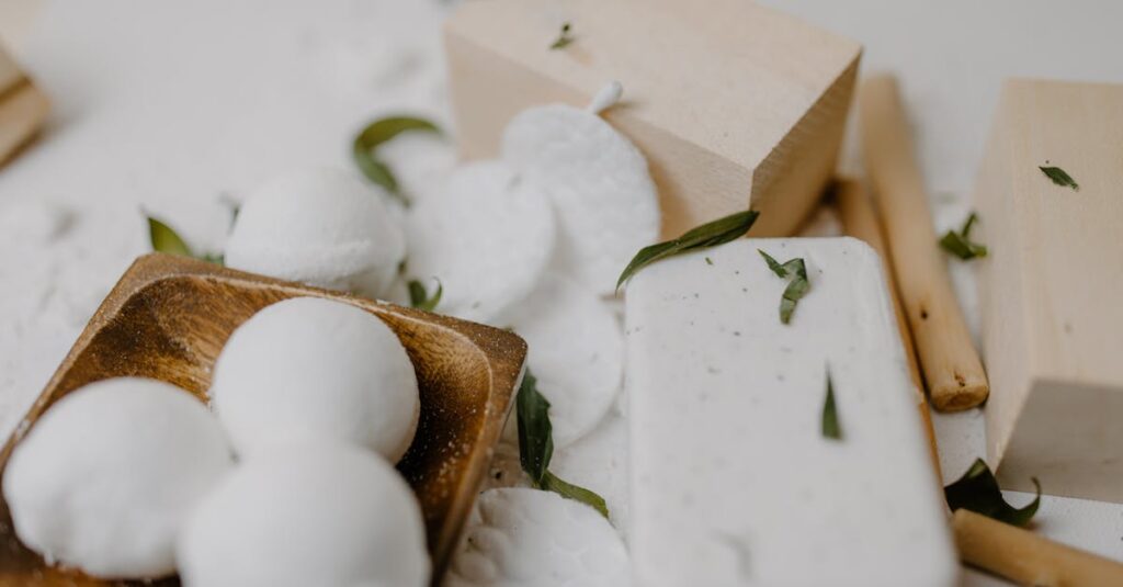 入浴後に換気扇とドア開放で浴室を乾燥させている。湿気を逃がすことで黒ずみを予防。